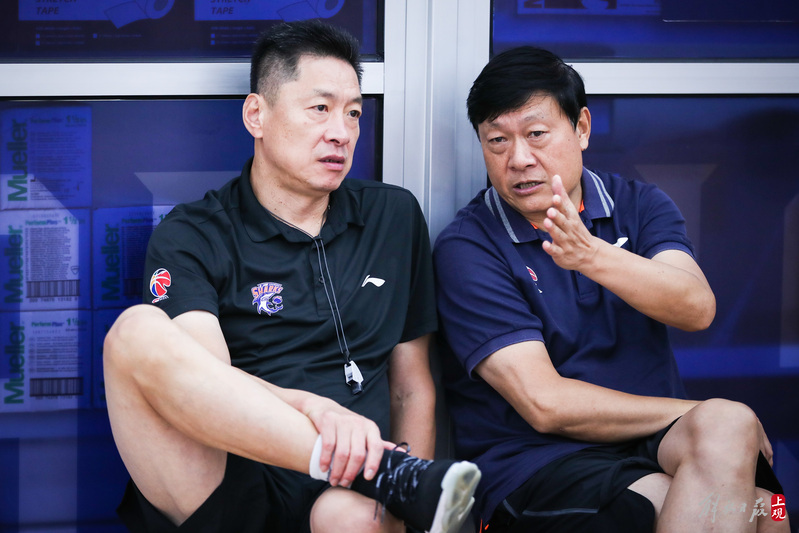 爱游戏官网包含荷甲赛程吃紧，上海久事今夜主帅复盘，媒体盛赞，身体对抗强度拉满的词条