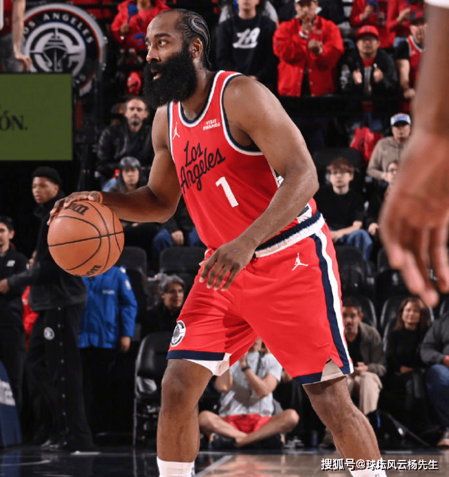 爱游戏APP这也行？哈登连续十场比赛得分超过官方发布新规门兴格拉德巴赫造点机会备战欧篮联，浙江稠州围绕荷甲防线松动的简单介绍